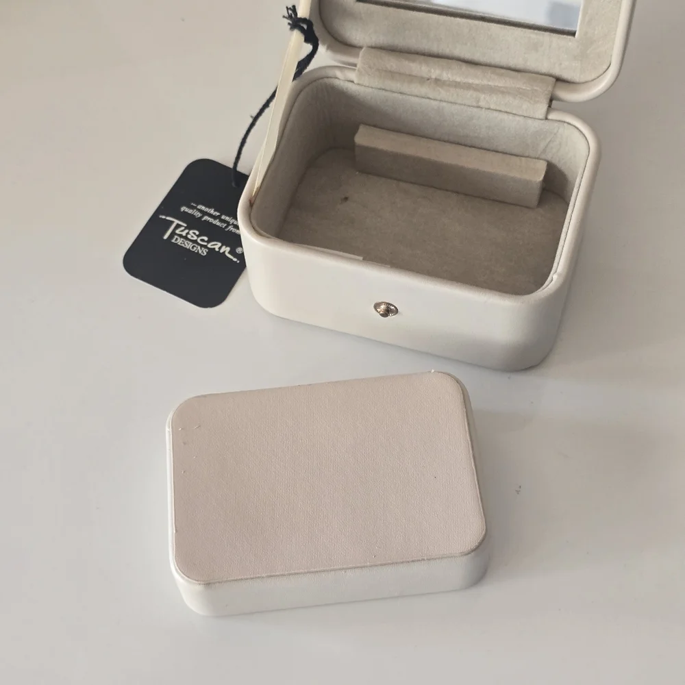 Tuscan Designs | Cream Jewelry Travel Case